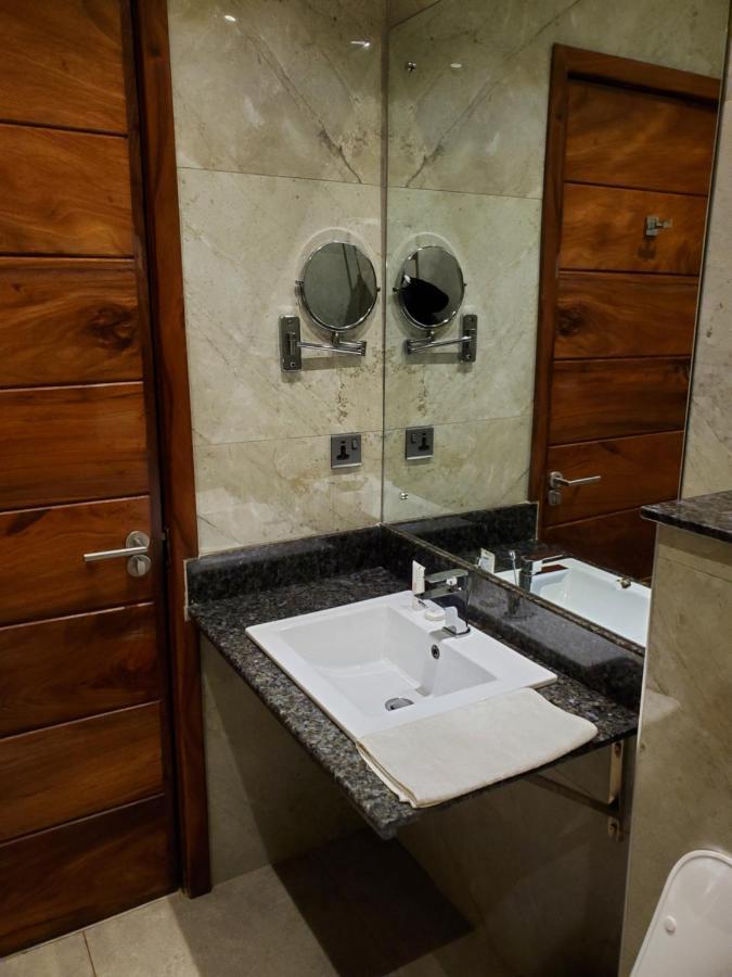 Millennium Terrace Hotel Kampala Esterno foto