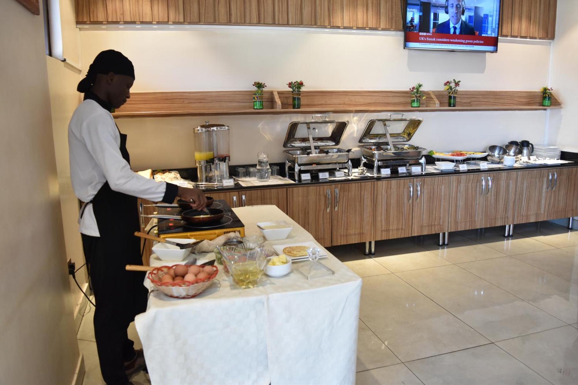 Millennium Terrace Hotel Kampala Esterno foto